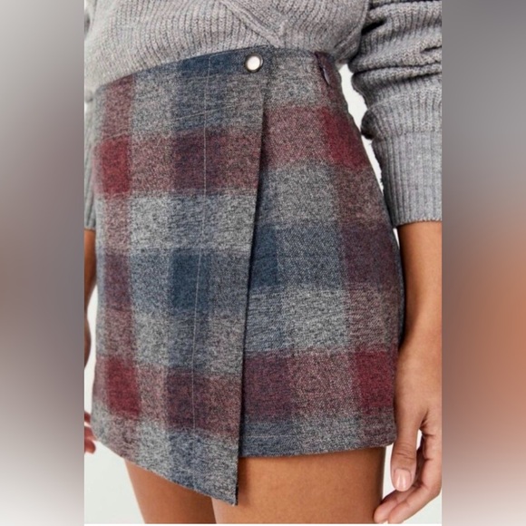 Free People Dresses & Skirts - Free People Skort Size Medium (8) Emmy Mini Tweed Wrap Skirt Gray Red Plaid